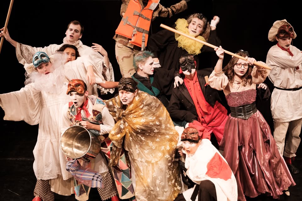 CE ABUREALĂ NEMAIPOMENITĂ! (Commedia dell’ arte)