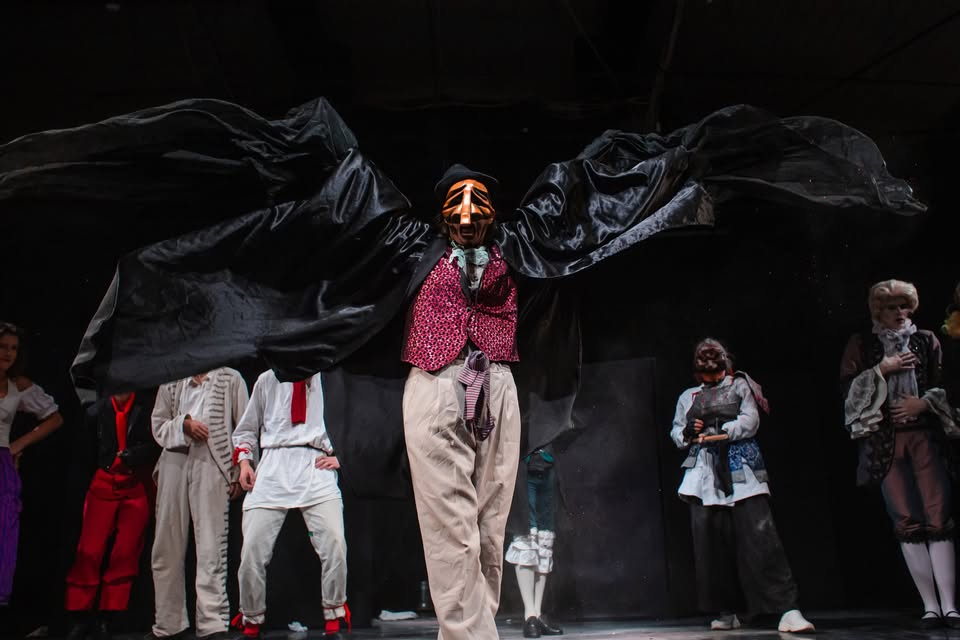 CE ABUREALĂ NEMAIPOMENITĂ! (Commedia dell’ arte)