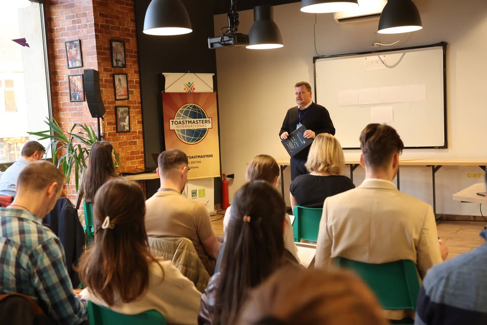 13 ani de când învățăm să vorbi împreună – Ședința festivă Oradea Toastmasters