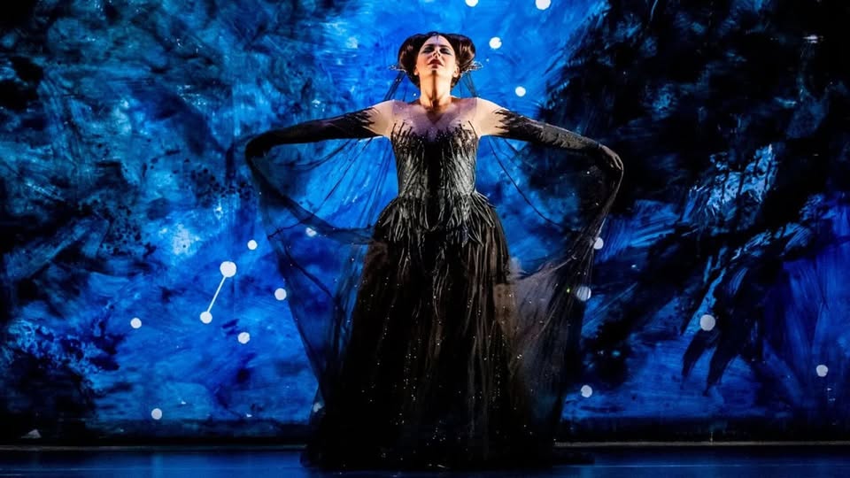 FLAUTUL FERMECAT – Royal Opera House pe ecranul de la Timiș