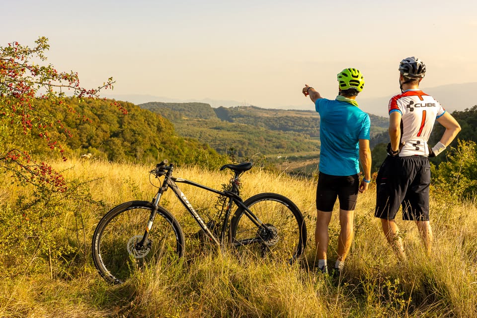Tură de după-amiază cu e-bike prin Cătunul Trăinei