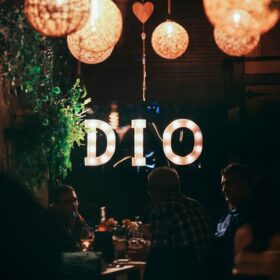 Dio/Casuta cu Nuci